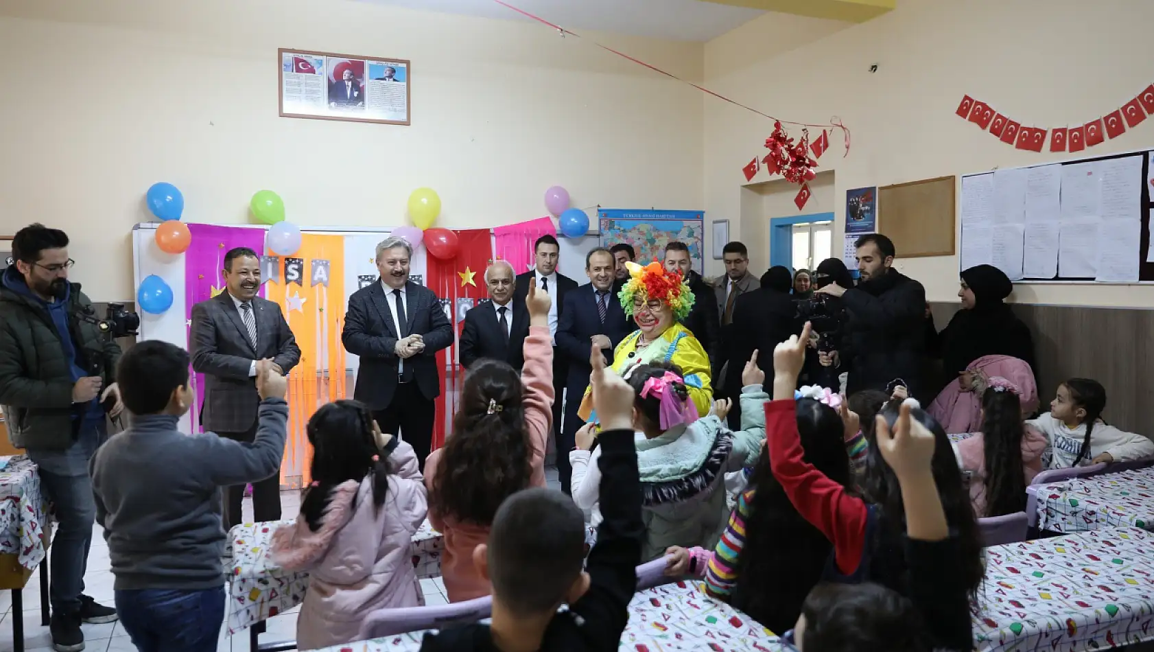 Başkan Palancıoğlu'ndan öğrencilere karne hediyesi