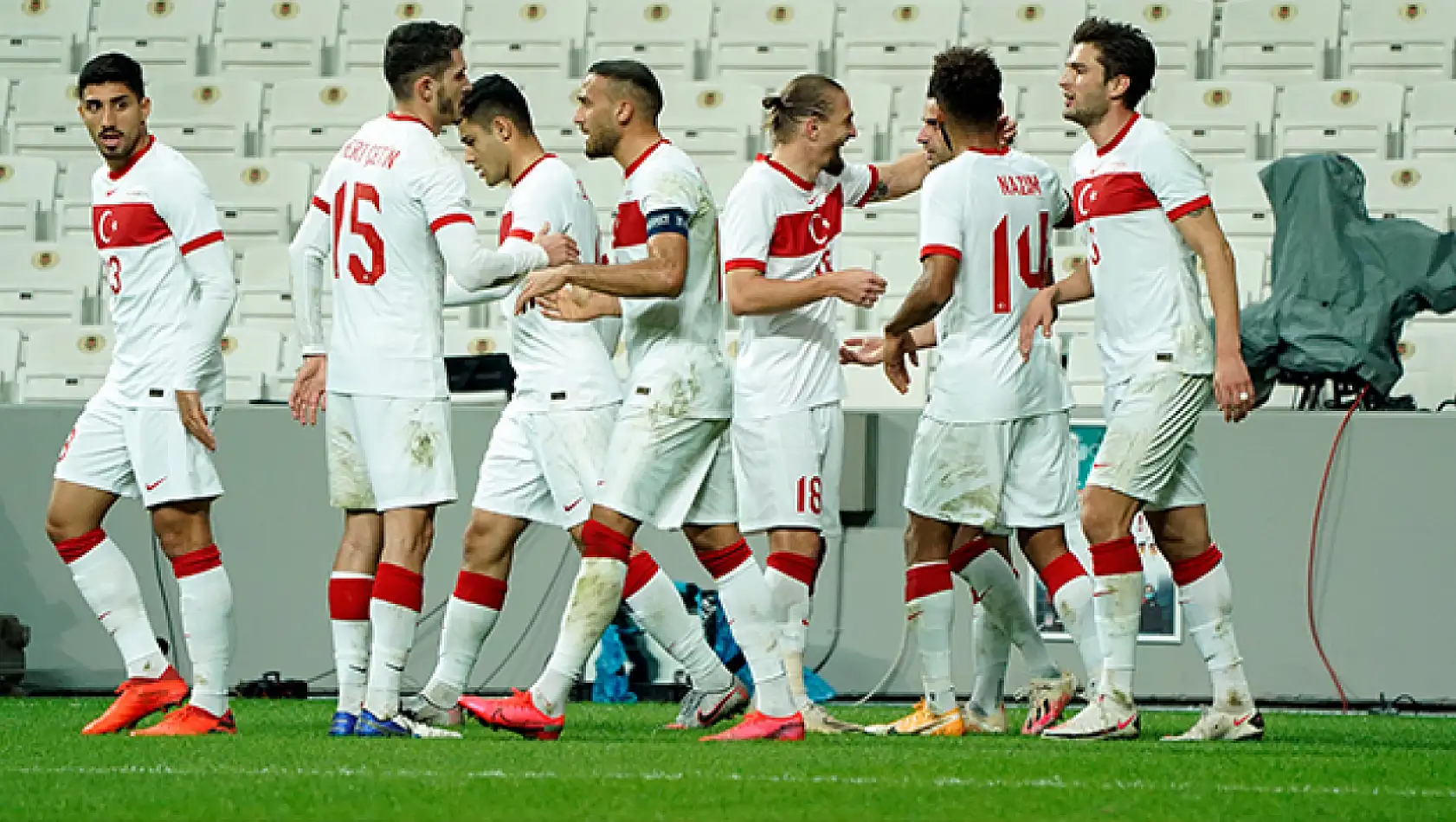 Berlin'de gol sesi! İlk yarı bitti