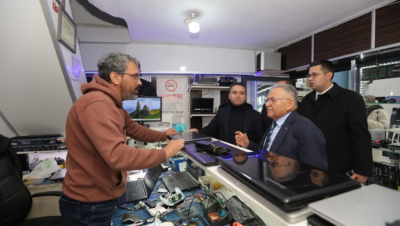 Büyükkılıç esnafla omuz omuza