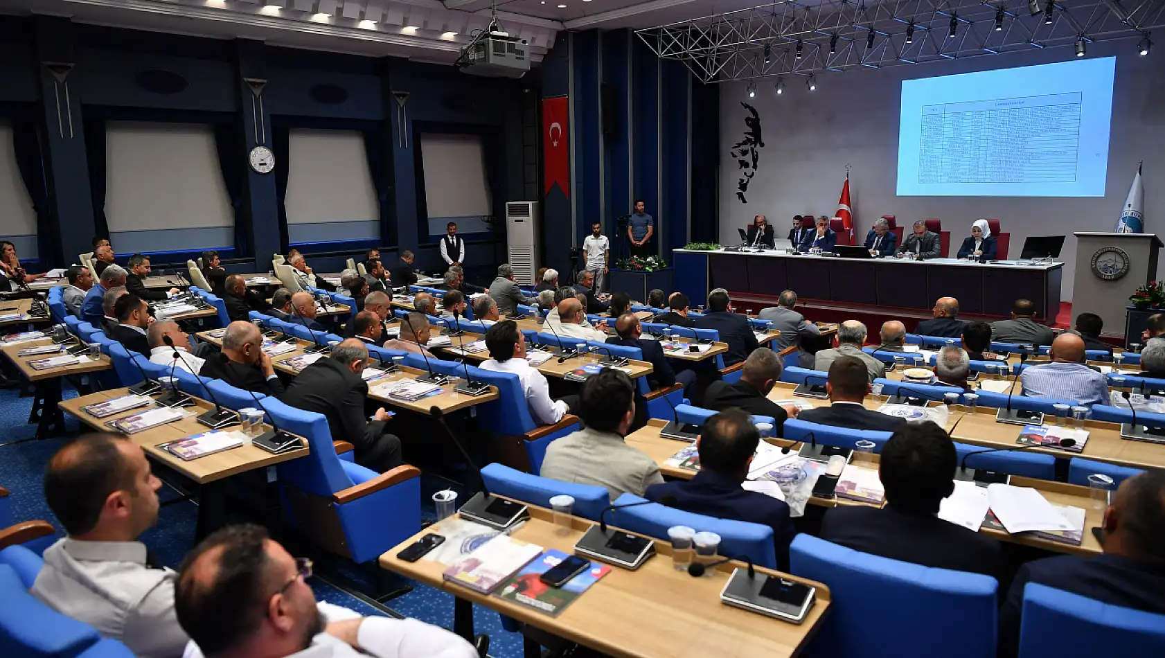 Büyükşehir Belediye Meclisi ilk kez bütün üyeleriyle toplandı