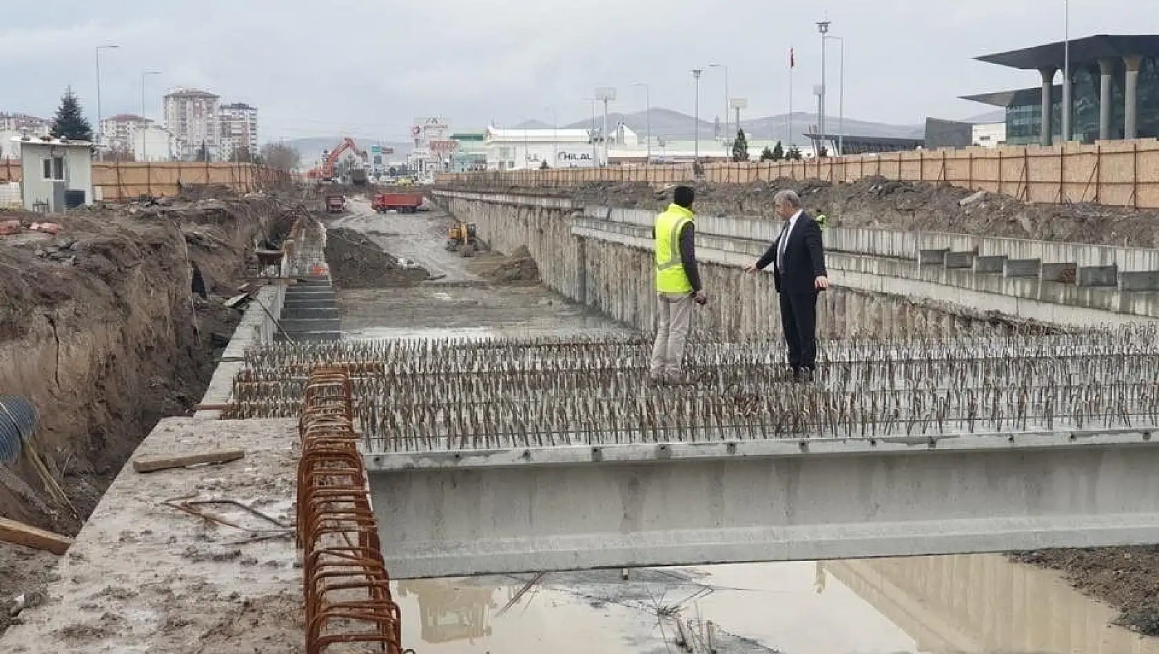 Büyükşehir kar kış demeden çalışıyor