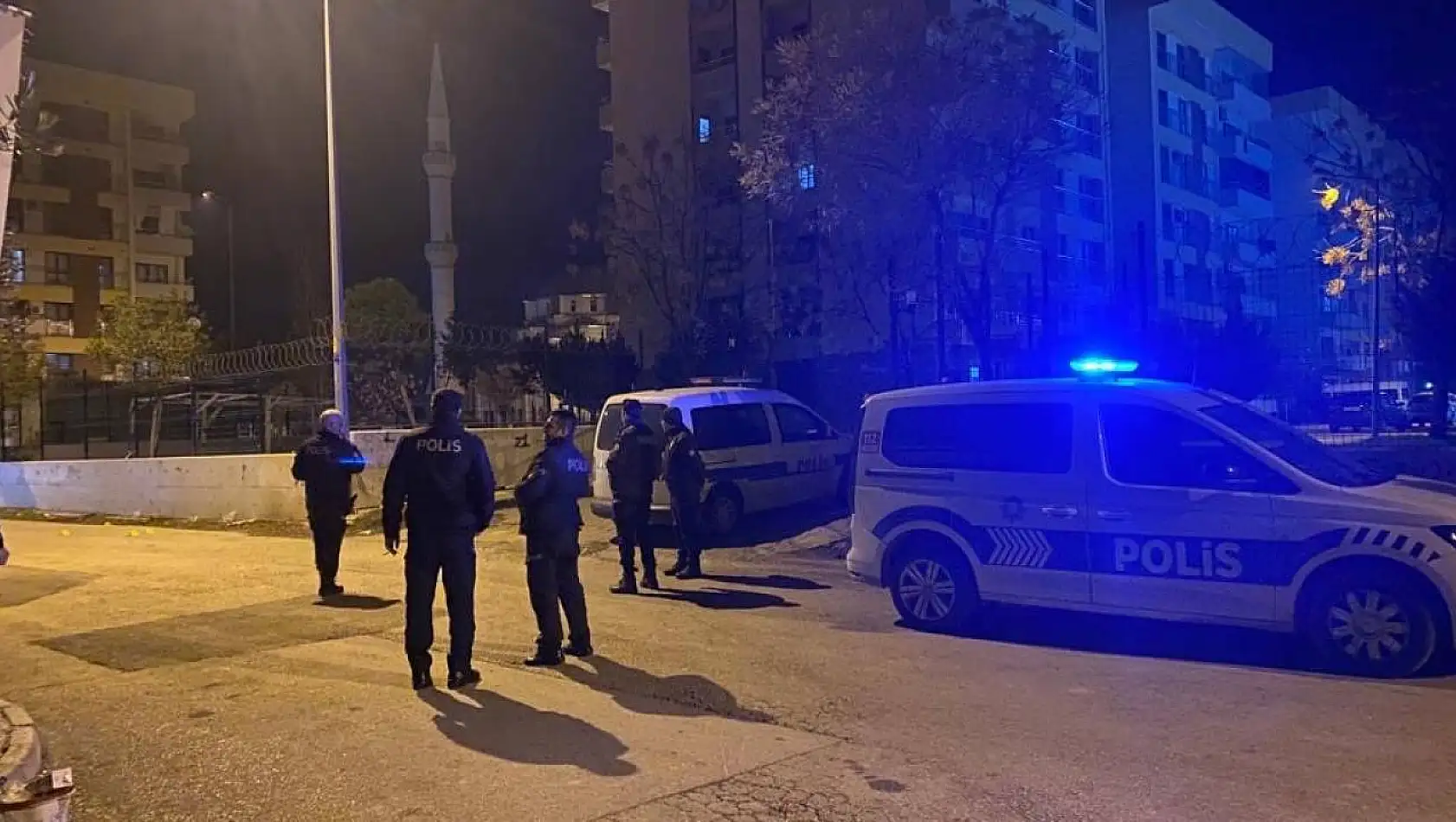 Ceyhan'da baba ve oğula silahlı saldırı: 1 ölü
