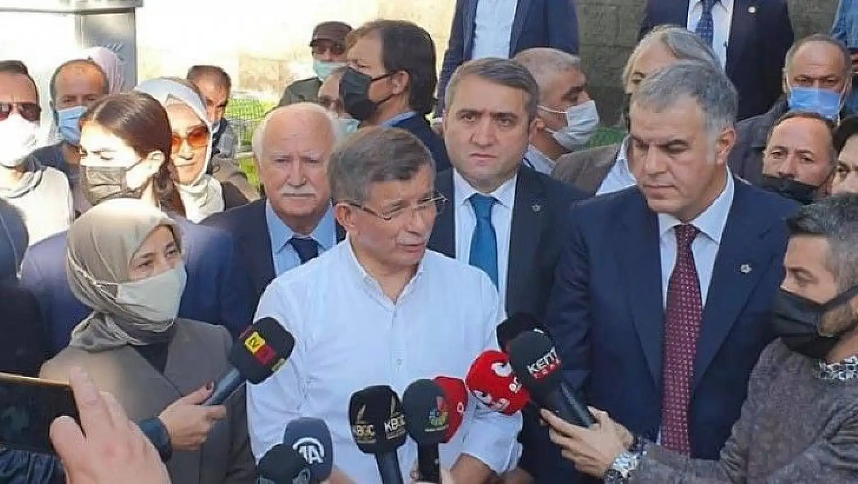 Davutoğlu'dan şok iddia: AK Parti'de şu an görev yapan bazı isimler bana…