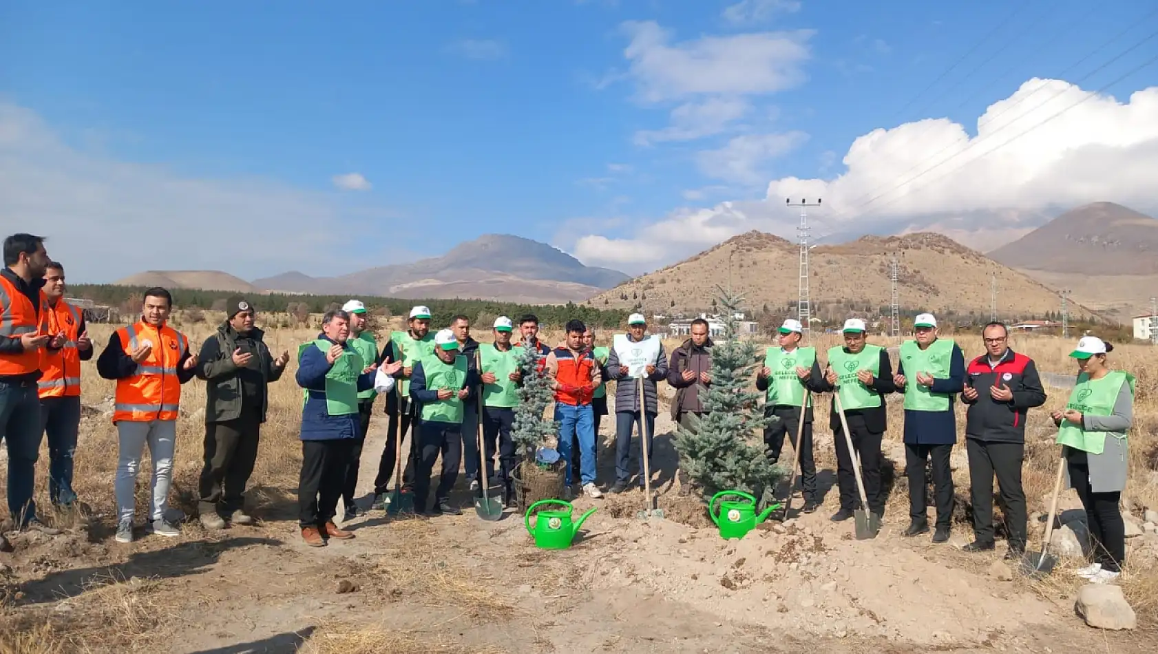 Develi'de 1111 adet fidan toprakla buluştu