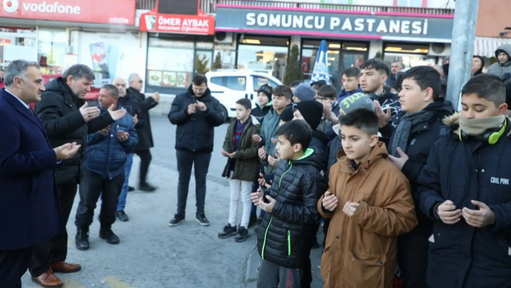 Develili gençler dualar eşliğinde uğurlandı