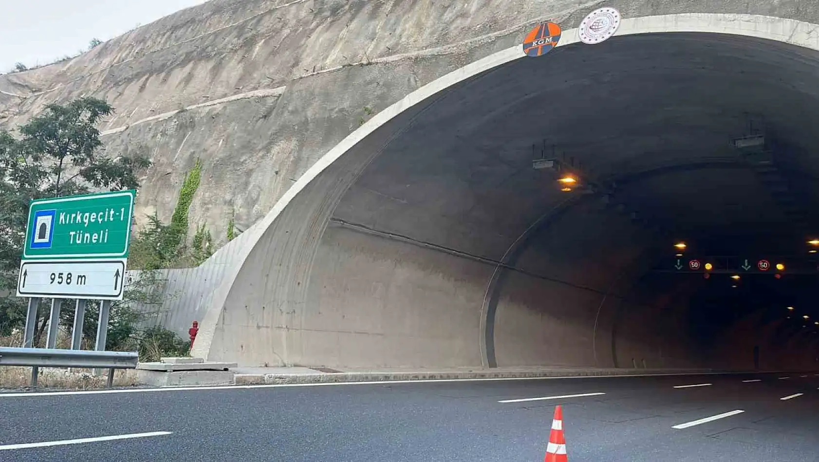 Dikkat! Niğde'de Kırkgeçit 4 Tüneli'nde toprak kayması oldu