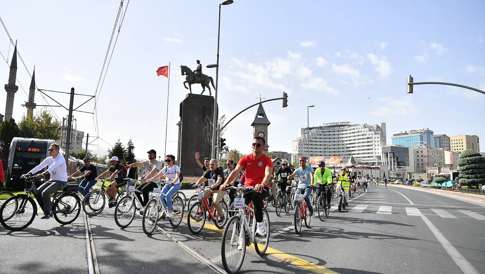 Sağlık için pedalladılar