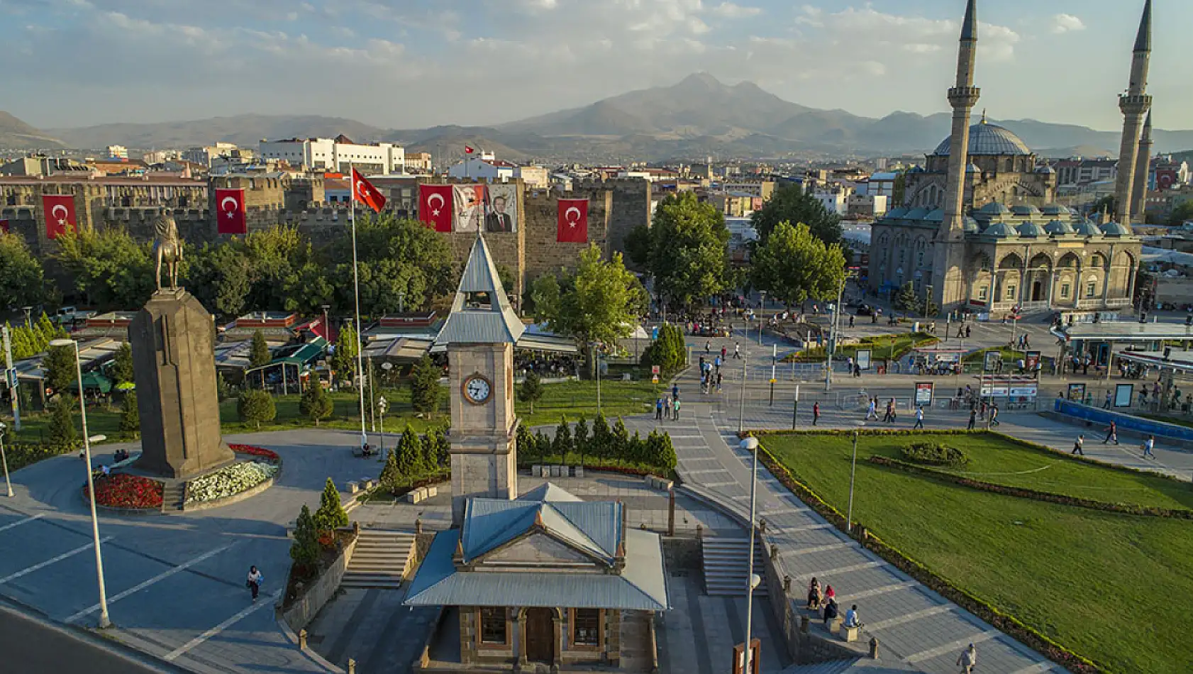 Dört bir yandan akın akın Kayseri'ye geliyorlar!