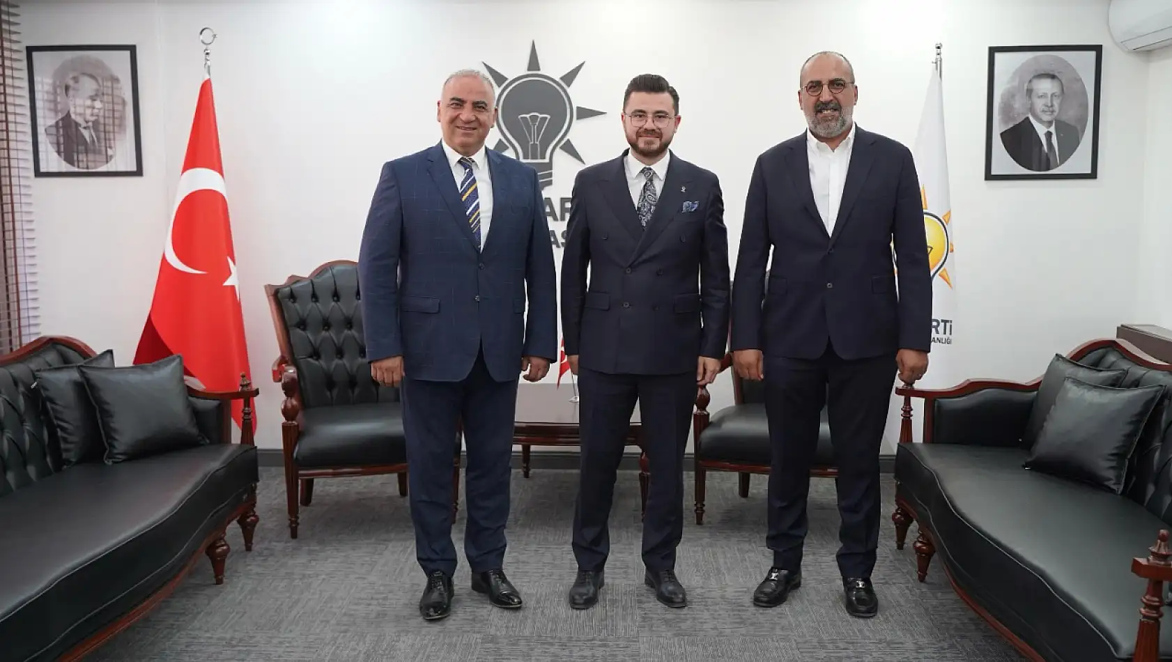 Eski Müdür ve Kayserisporlu eski Yönetici AK Parti il binasında ortaya çıktı