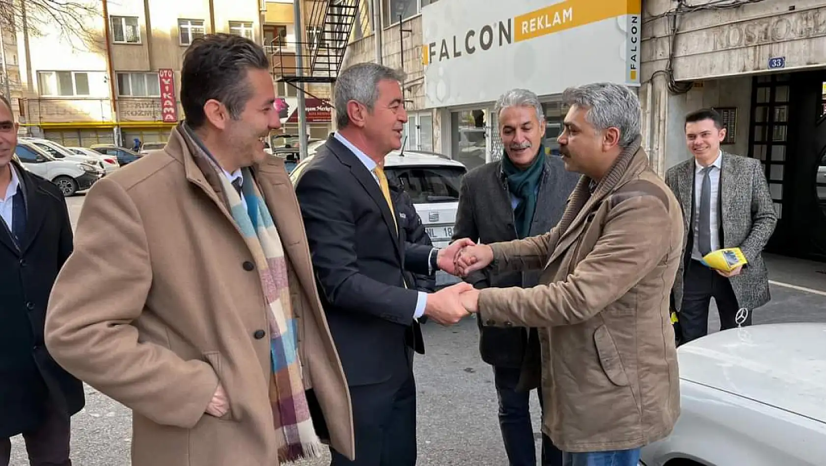 Esnaf böyle dert yandı: Mahallemiz neredeyse mülteci kampına dönüştü!