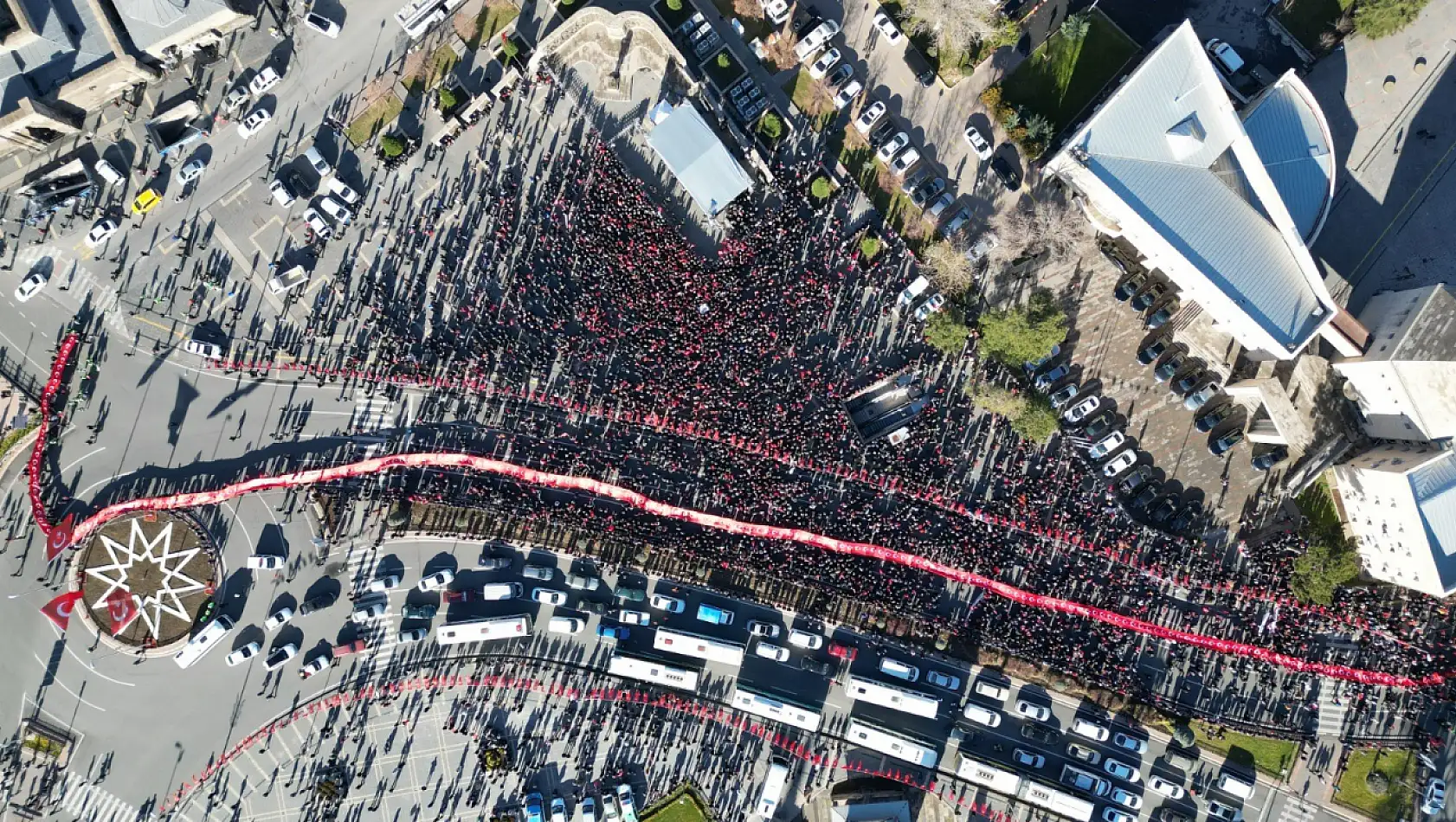 Filistin yürüyüşünde PKK'ya lanet yağdı…