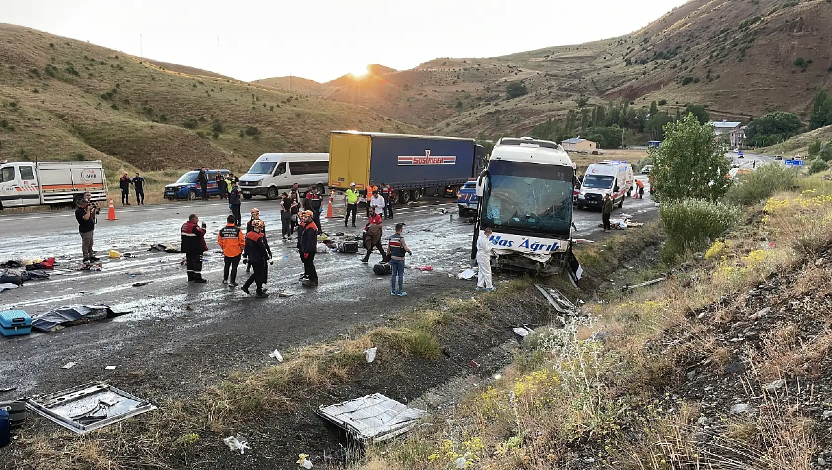 Komşu Sivas'ta can pazarı: 3 Ölü, 24 yaralı var!