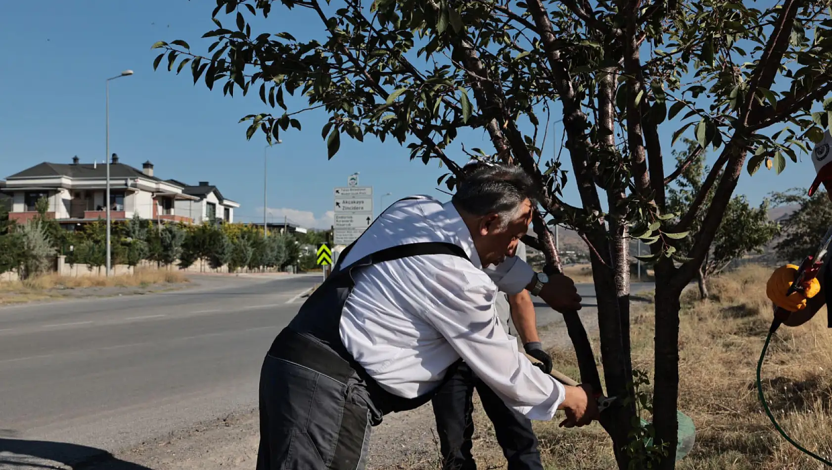 Giydi tulumu aldı makası Başkan bakın ne yaptı!