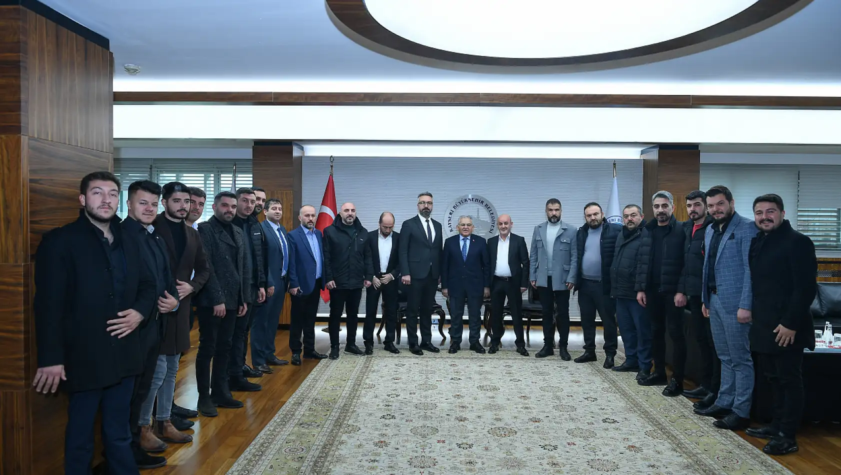 Güven tazelemişti! Yeni yönetimiyle ziyaret etti