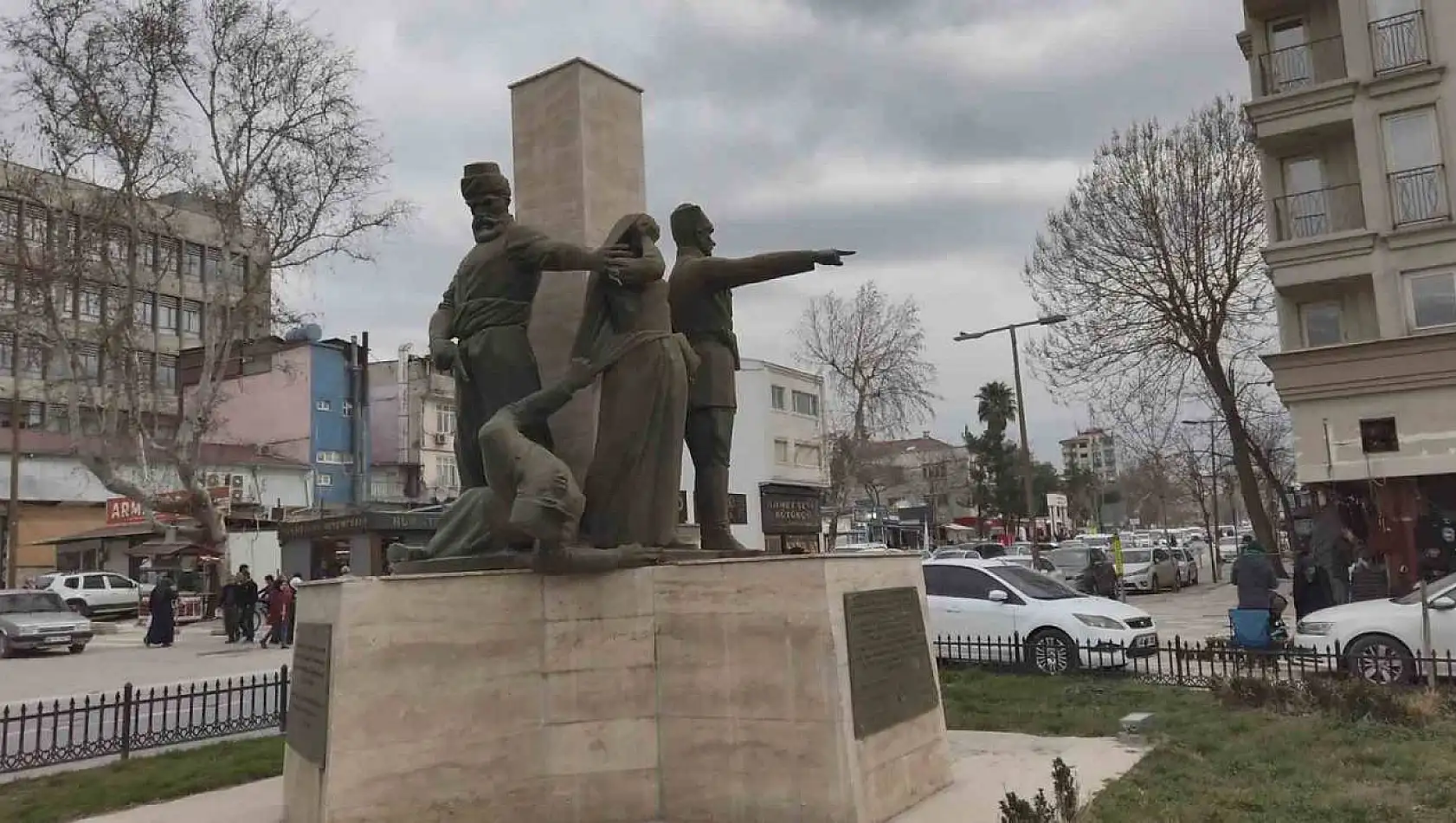 Kahramanmaraş'ta kurtuluş nedeniyle valilik ruhsatlı silah taşımayı da yasakladı