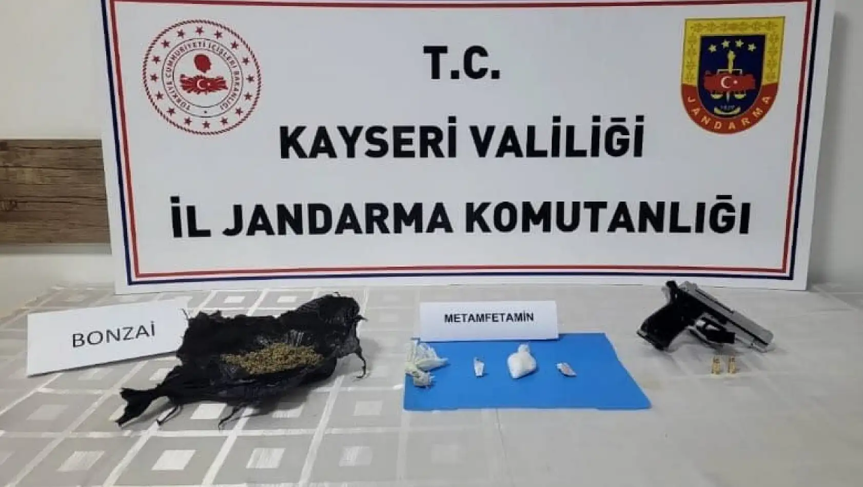 Kayseri'de 3 şahıs silah ve uyuşturucu ile yakalandı