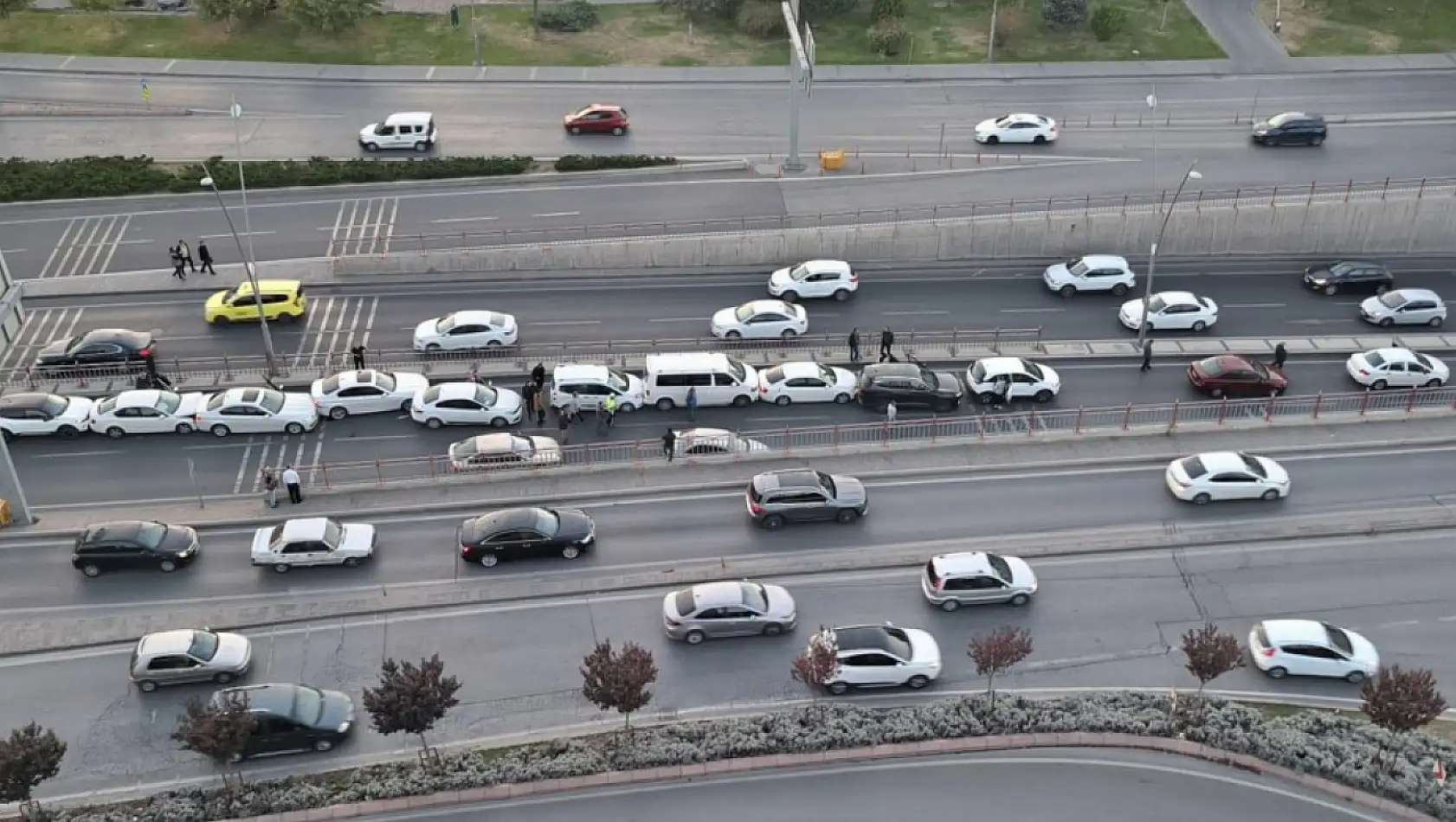 Kayseri'de ana bulvarda zincirleme kaza!