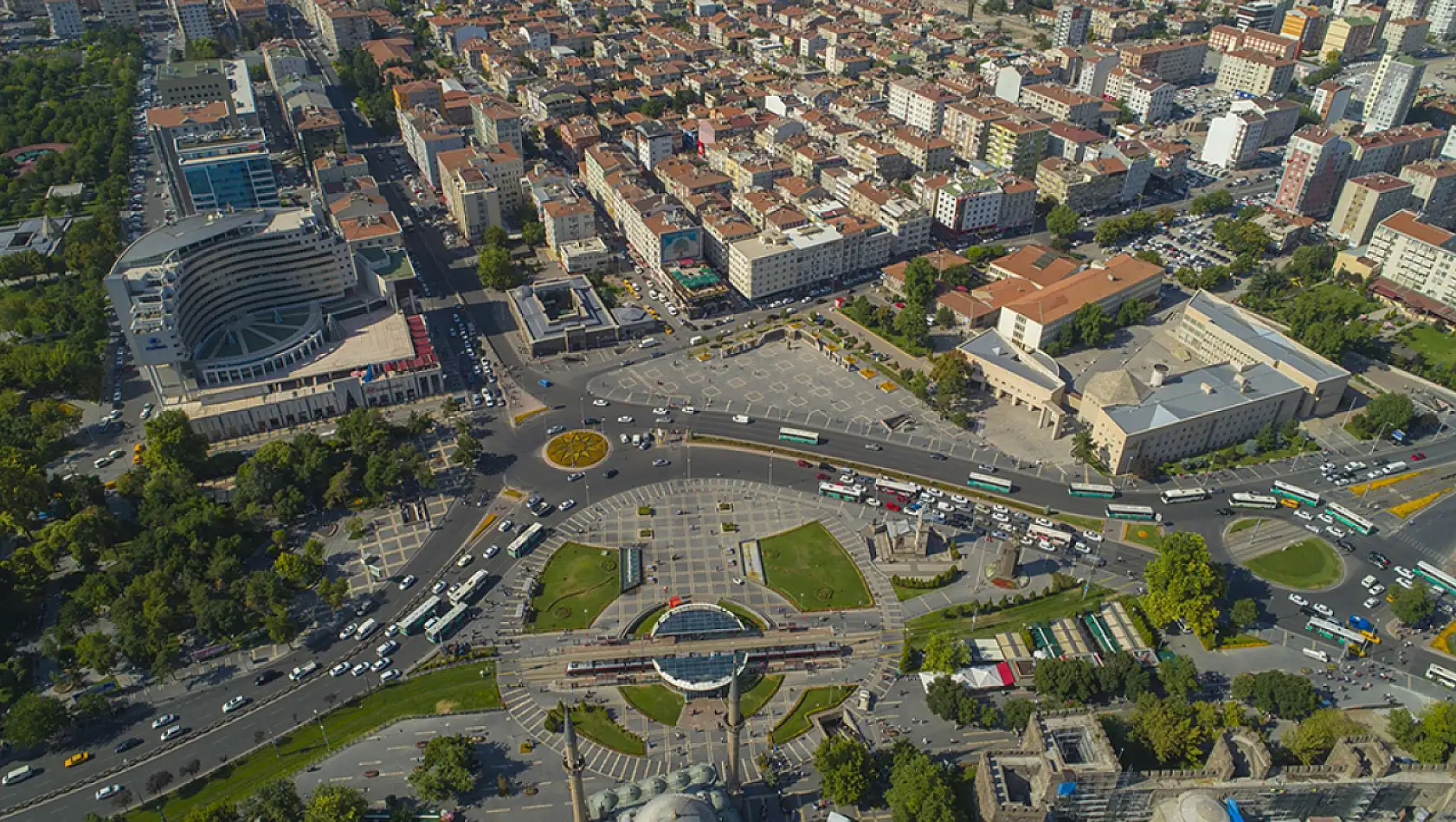 Kayseri'de belediye çay bahçesi kiralayacak! İşte Cumhuriyet Meydanı'ndaki çay bahçesi için istenen ücret