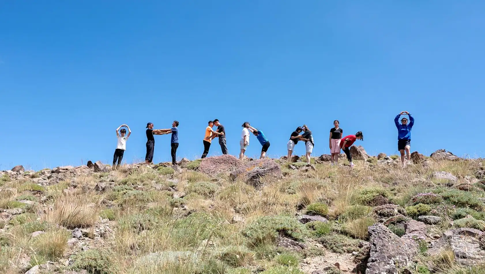 Kayseri'de bu çocuklar ne anlatmak istiyor! Belediye: Gözlerinizi kısarak fotoğrafa bakın