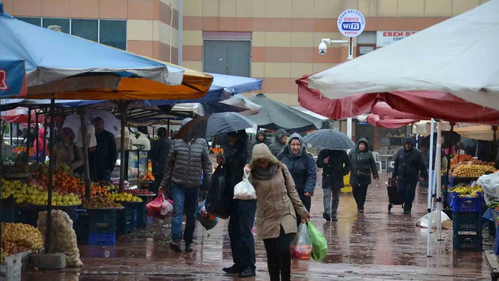 Kayseri'de bugün semt semt kurulan pazar yerleri