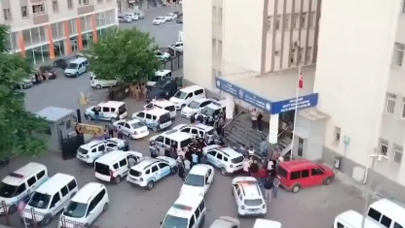 Kayseri'de silahla yağma, hırsızlık ve dolandırıcılık suçlarından aranan 14 şahıs yakalandı