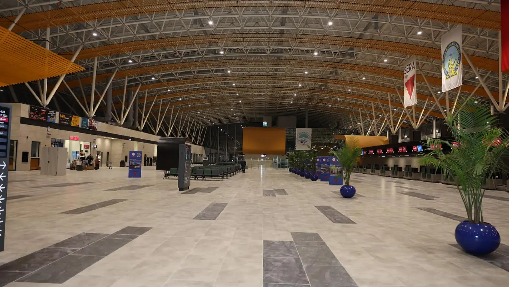Kayseri'de yeni havalimanı terminal binasının çıkışına konulacak! İstenen para 10 bin 500 lira