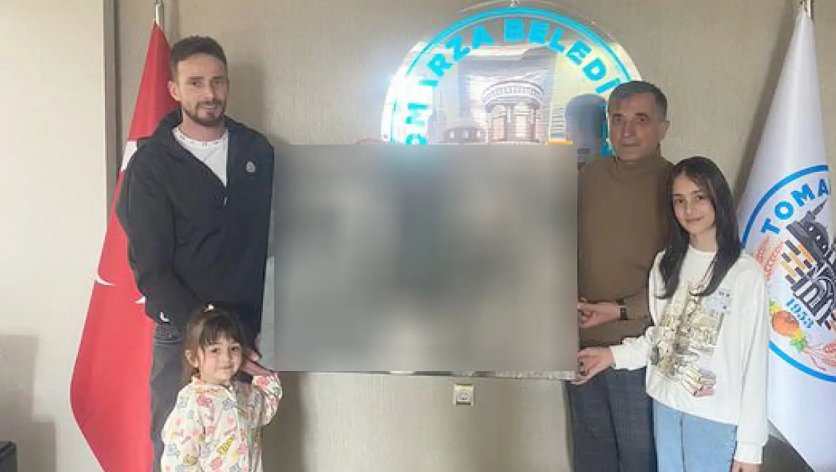 Kayseri'de yeni seçilen Başkana hediye edildi! O fotoğrafın öyküsünü biliyor musunuz?