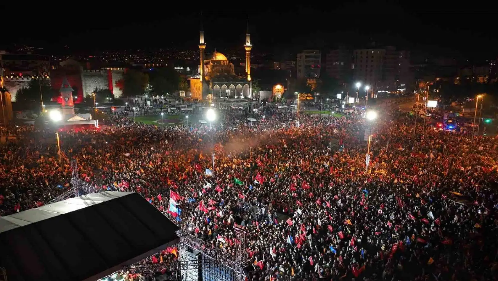 Kayseri'deki Erdoğan coşkusu havadan böyle görüntülendi