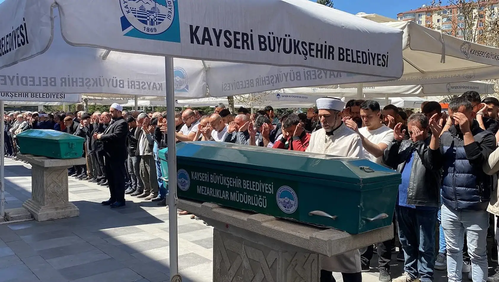 Kayseri'deki iki kardeş son yolculuğuna uğurlandı