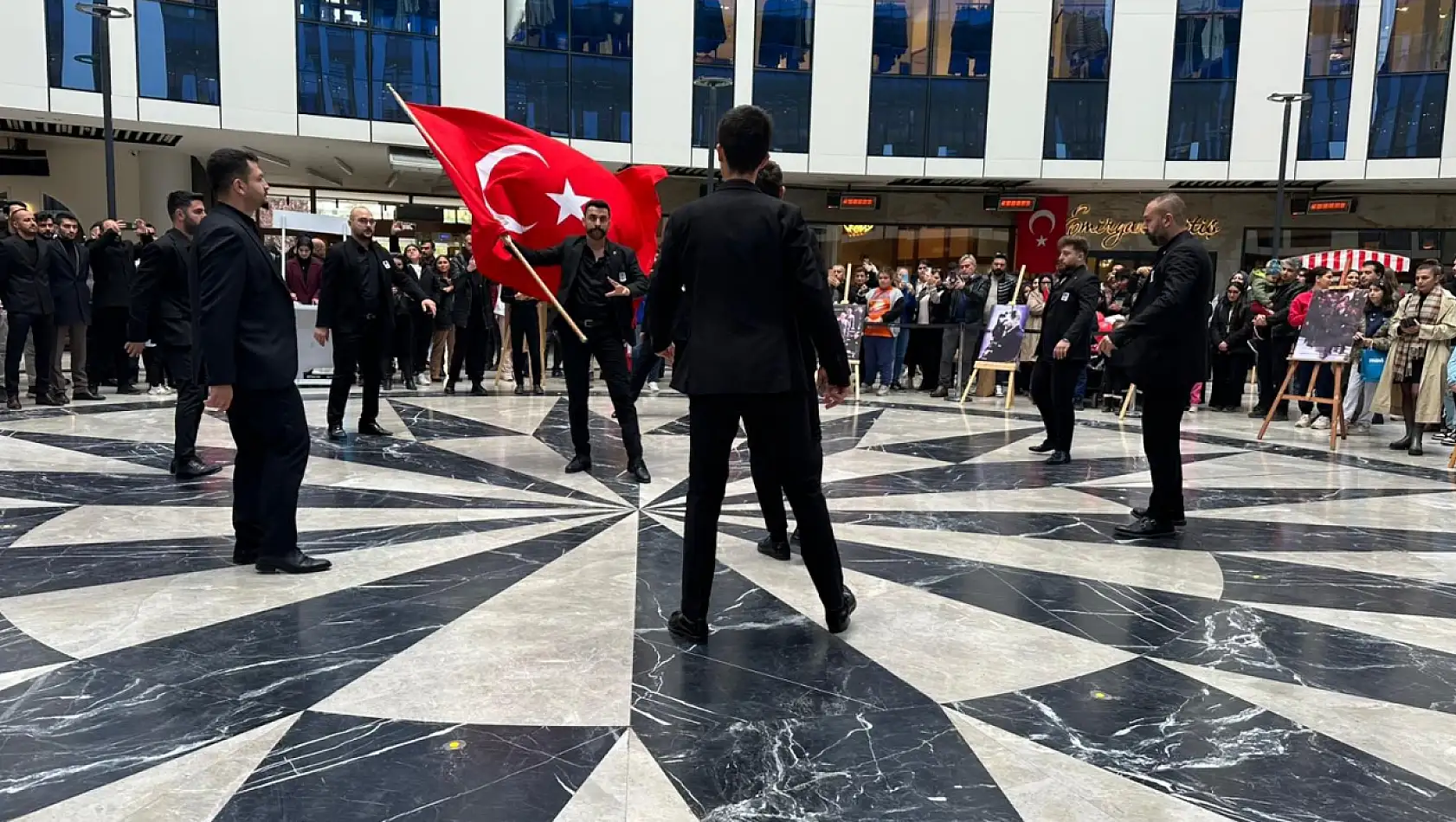 Kayseri Ülkü Ocaklarından 10 Kasım'a özel gösteri