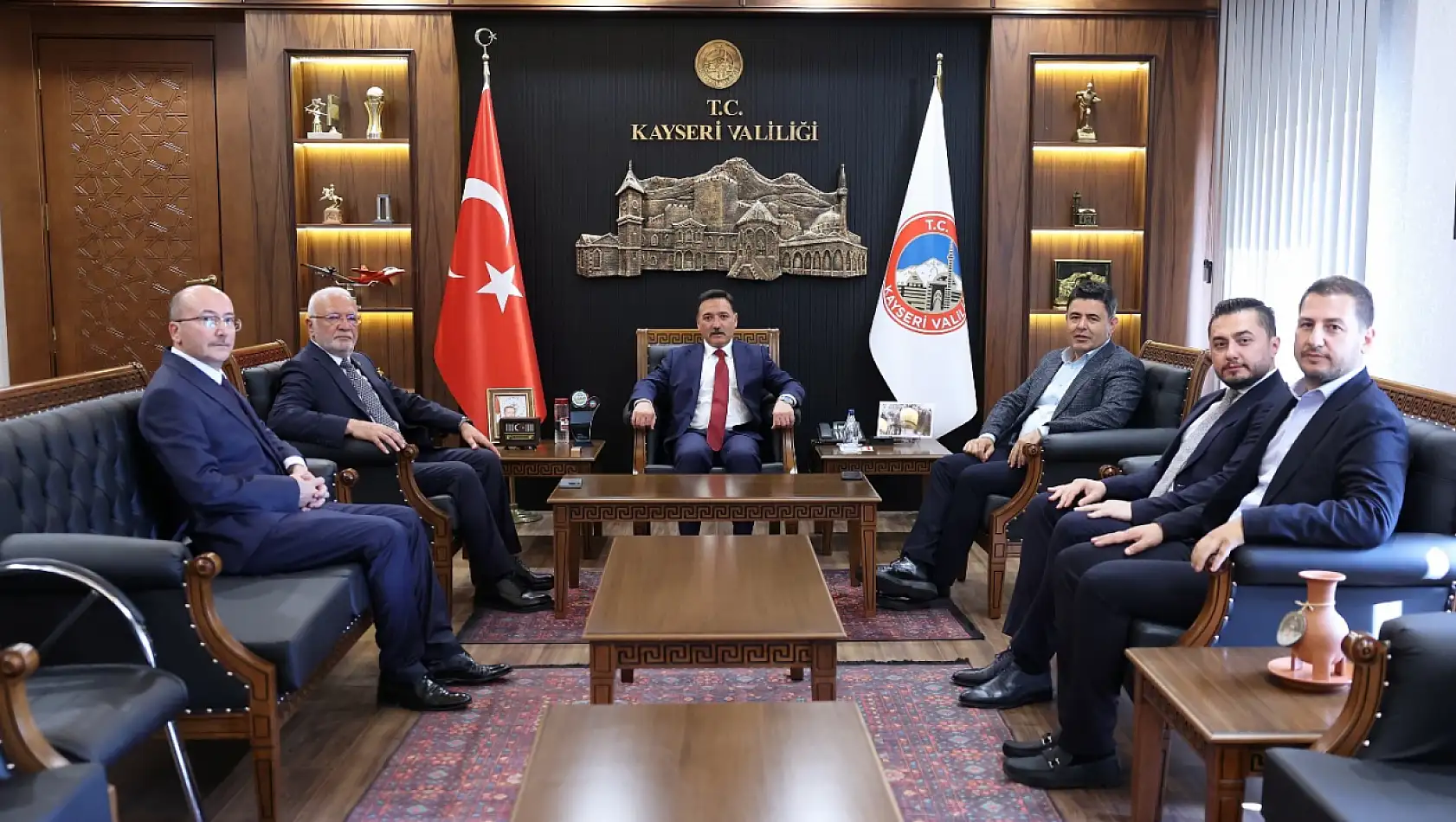 Kayseri Valiliği'nde dikkat çeken görüşme