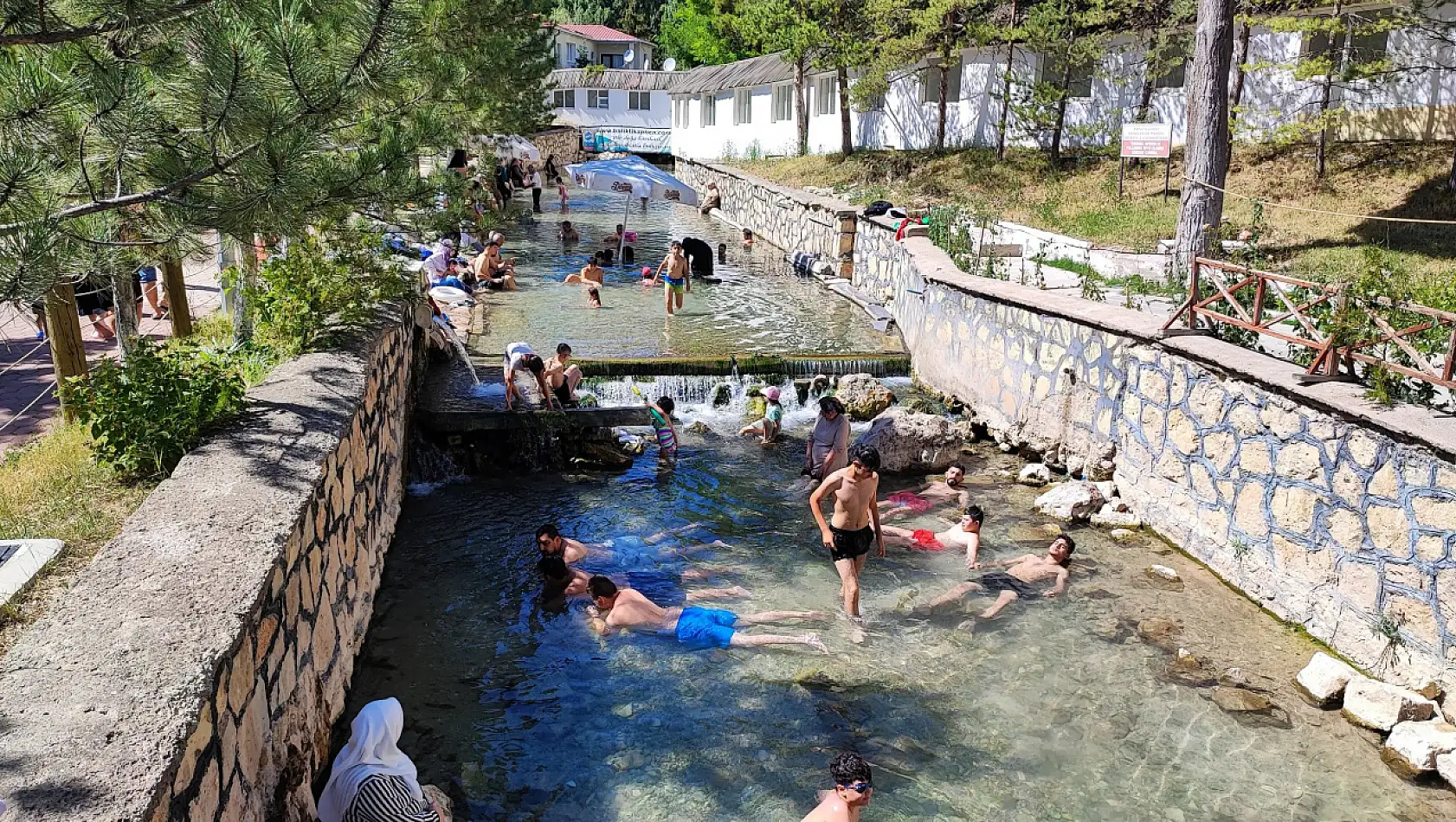 Kayserili aile sosyal medyadan keşfettiği yeri görmek için Fransa'dan geldi