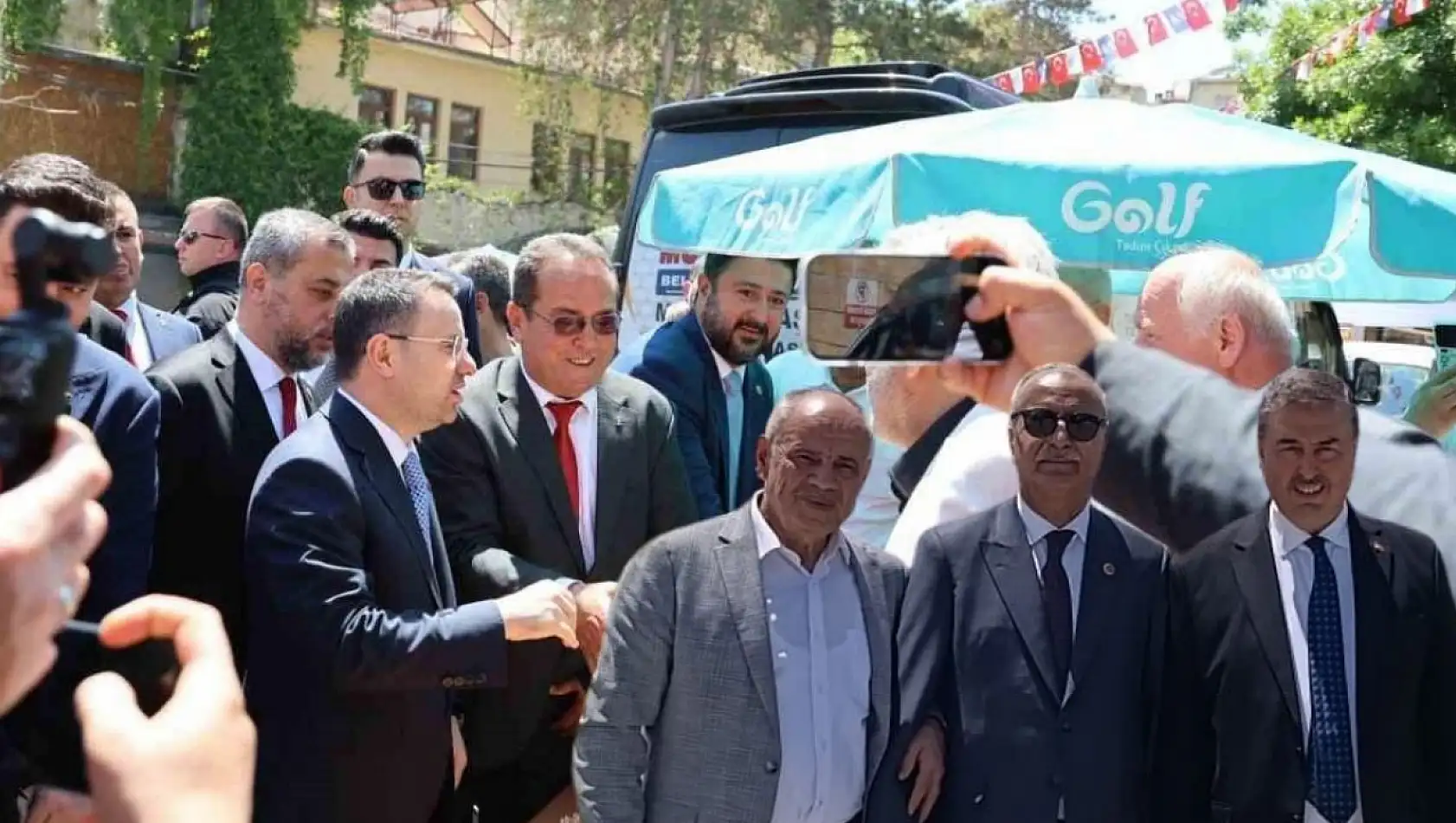 Kayserili başkanlar seçim yerinde! Cuma namazını Bakan Gürlek'le kıldılar