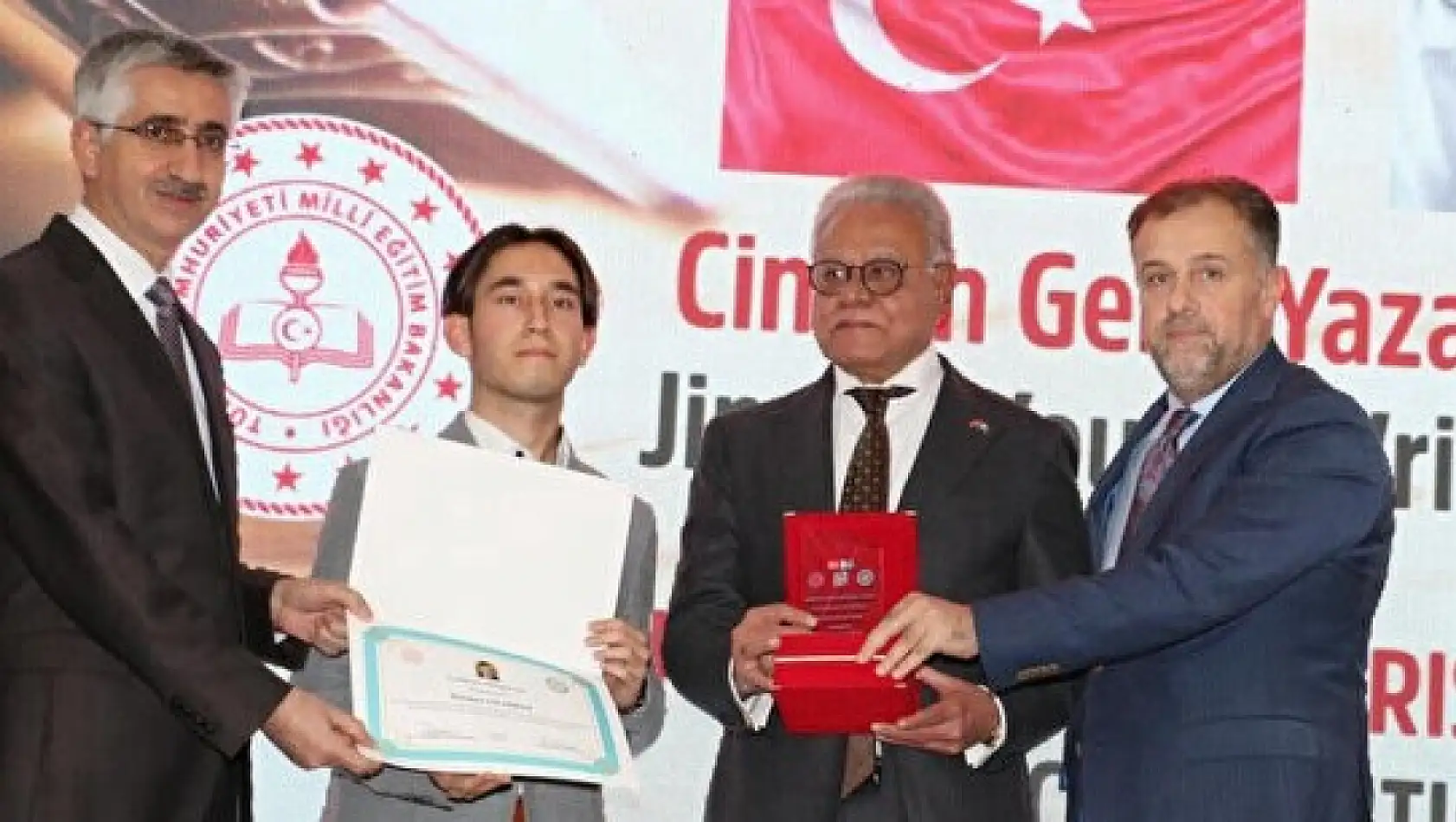 Kayserili öğrenci Türkiye 3.'sü oldu!