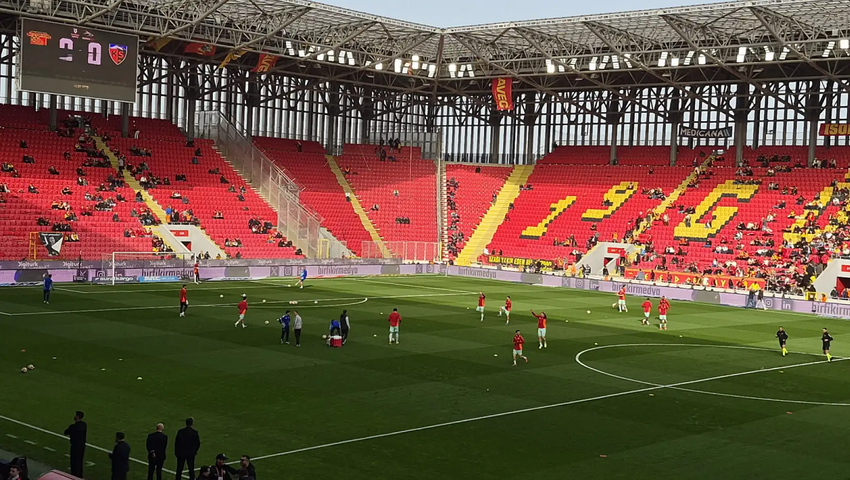 Kayserispor Göztepe'ye konuk oluyor. Zorlu maçın 11'leri belli oldu