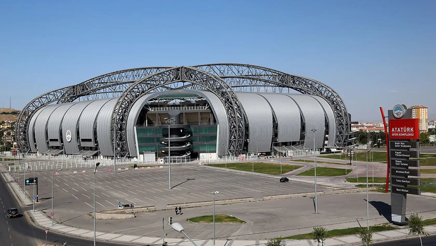 Kayserispor'un maçlarını oynadığı stadyumun son hali şaşırttı! Akın, kimi hedef aldı?