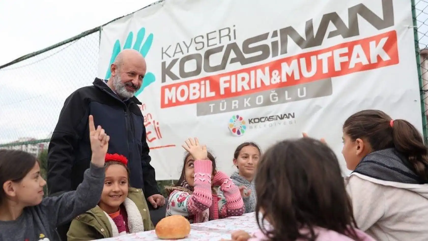 Çolakbayrakdar: Ramazan'da gönüllere dokunduk...