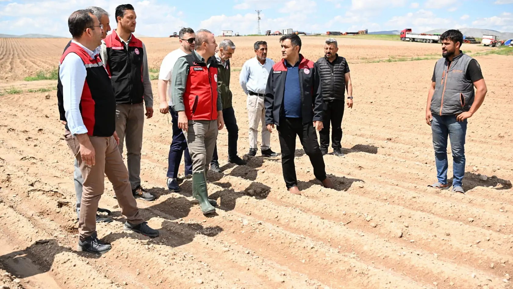 Müdür sahaya indi: Bakın nereleri ziyaret etti!