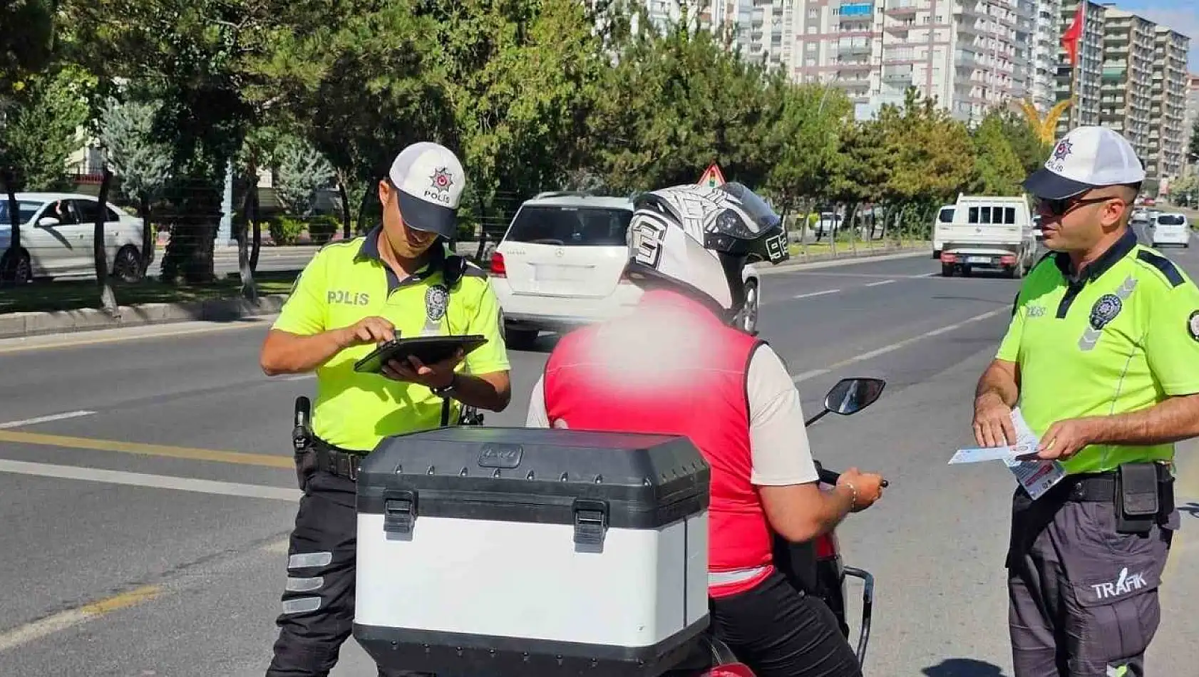 1 ayda 60 motosiklet trafikten men edildi