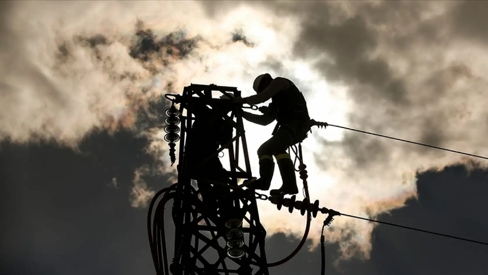 O ilçelerde elektrikler kesildi! Peki ne zaman gelecek?