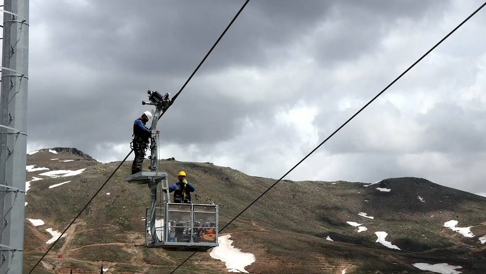 Erciyes'te teleferiklerin örümcek adamları