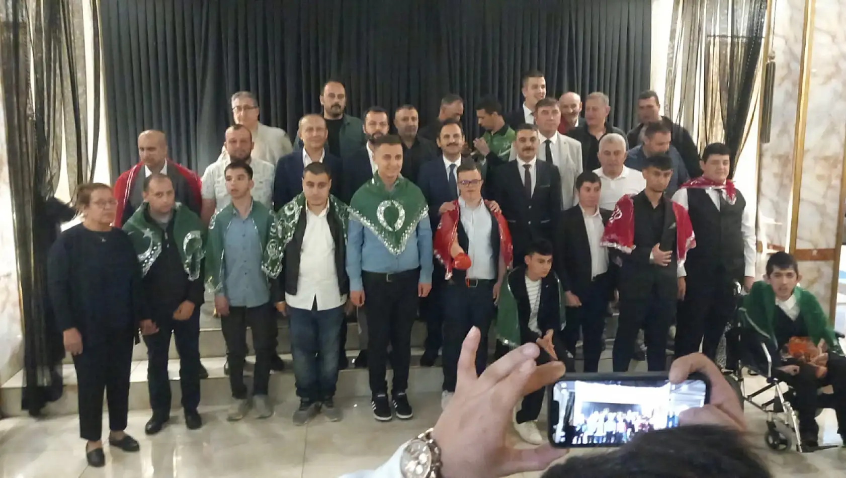 Özel gençler için muhteşem kına gecesi