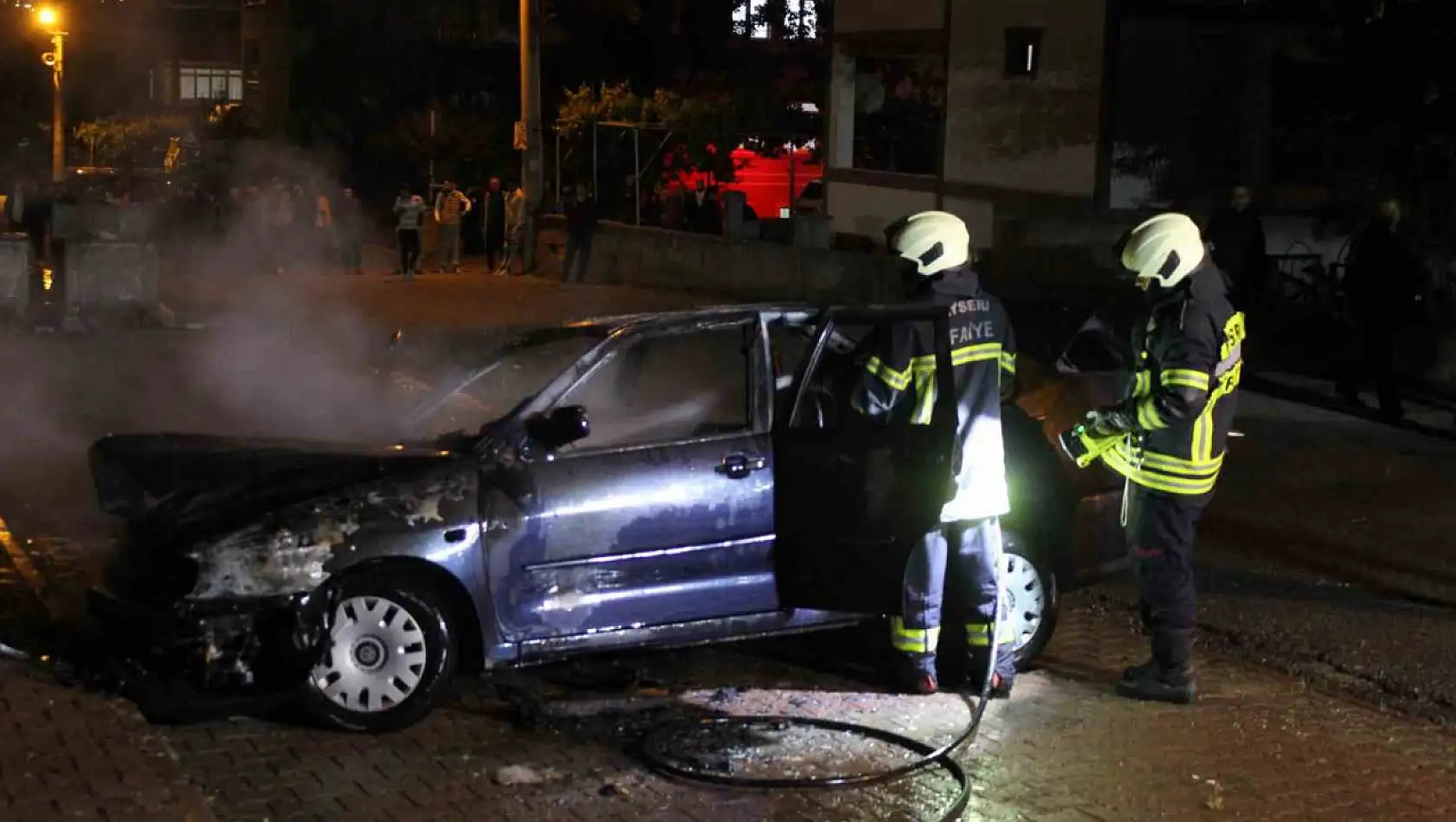 Kayseri'de korkutan olay: Otomobil alev aldı