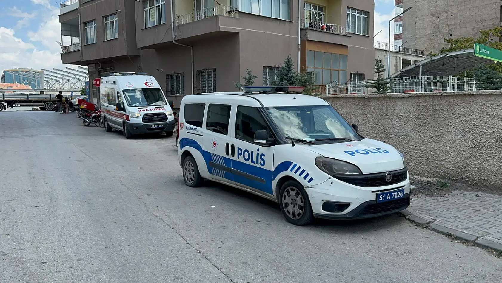 Polis kapıyı koçbaşıyla kırdı!