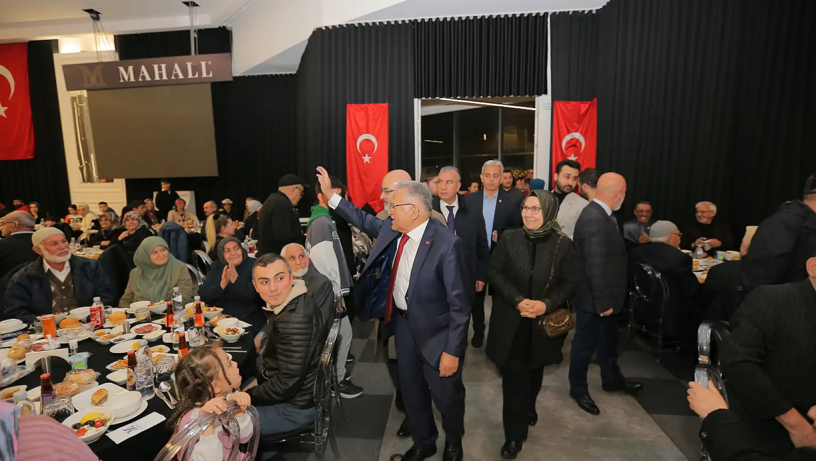 Protokol, şehit aileleriyle iftar yemeğinde