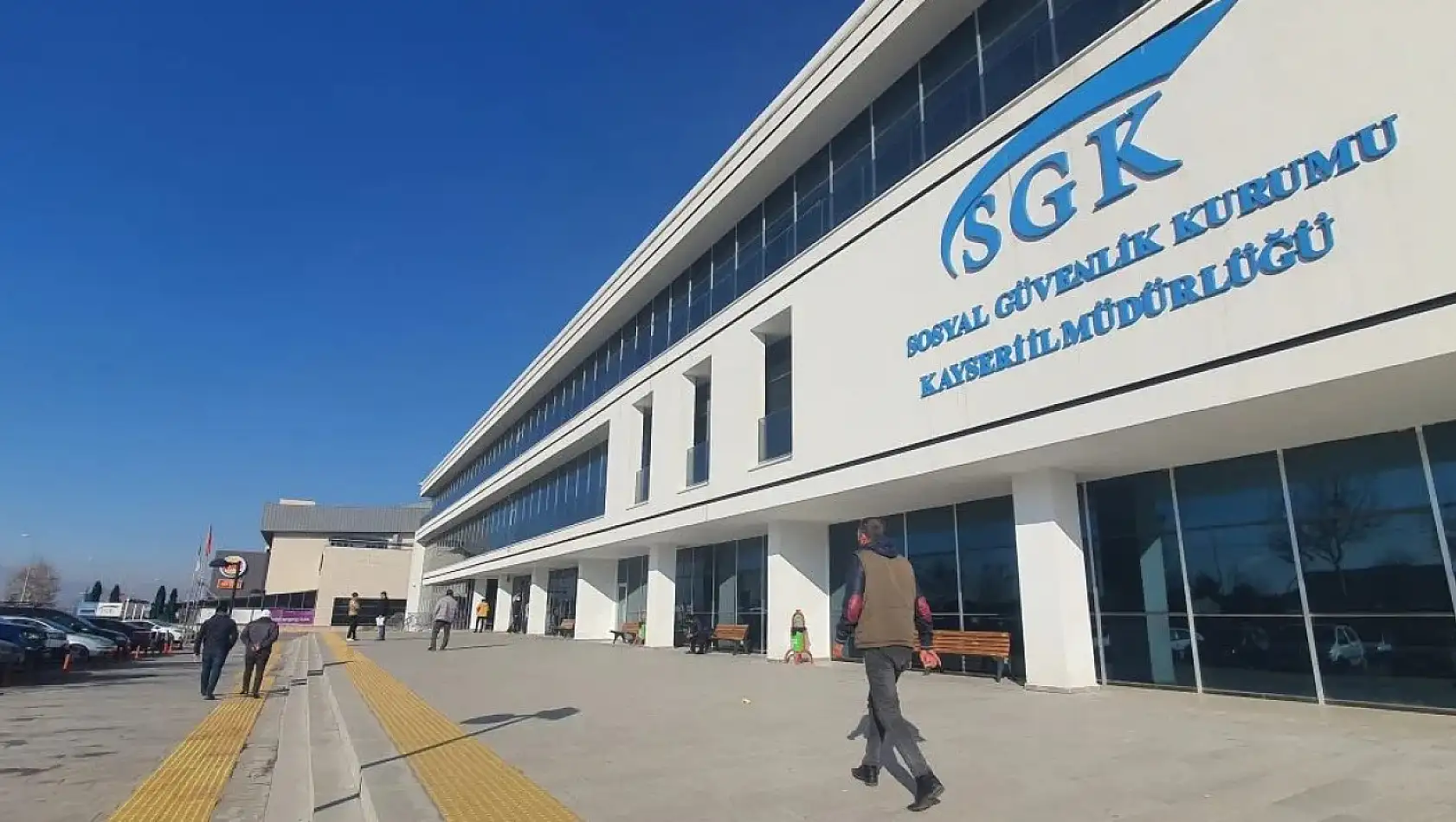 SGK, Kayseri'deki dükkanları satıyor!