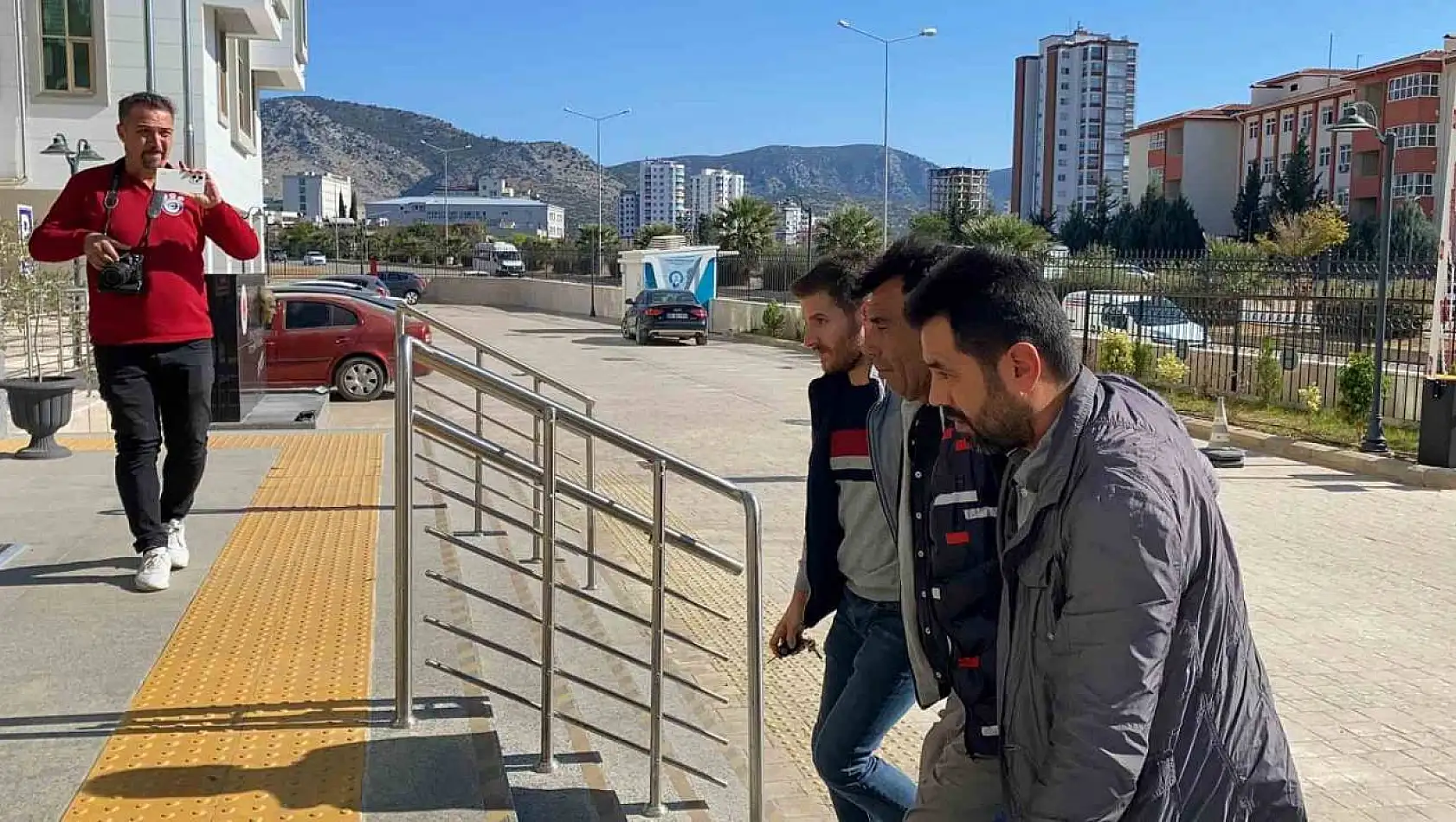 Sokak ortasında eşini vuran şahıs hakkında karar verildi