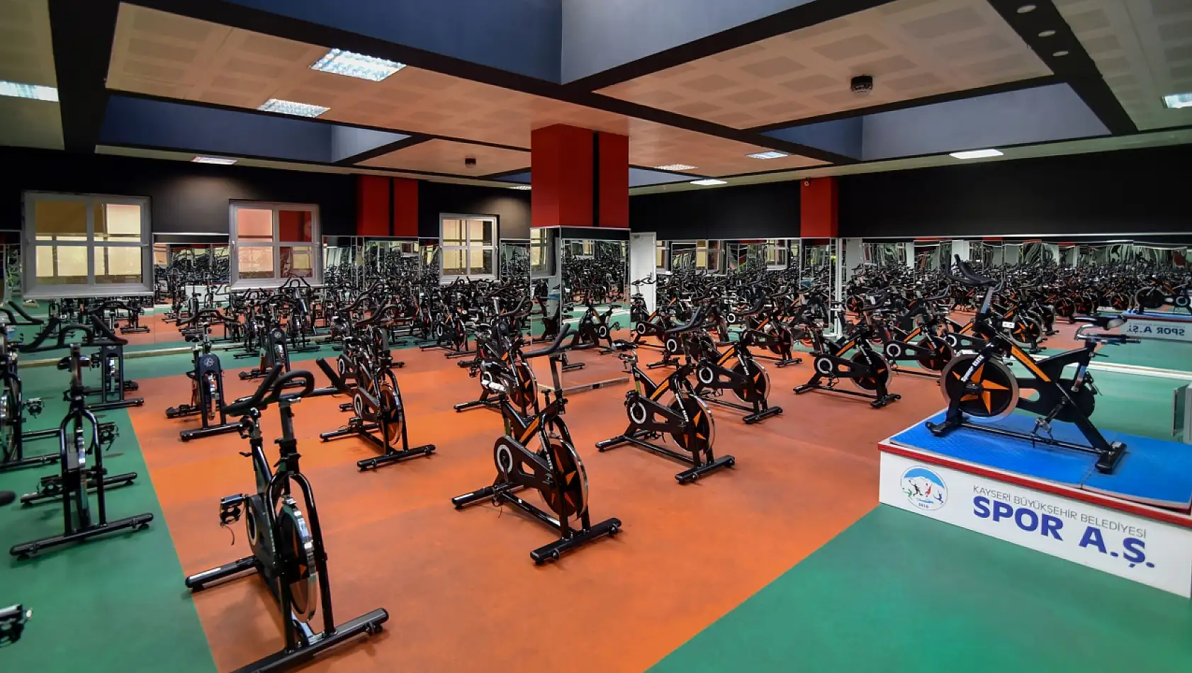 Spor salonları bu kez destek için açıldı