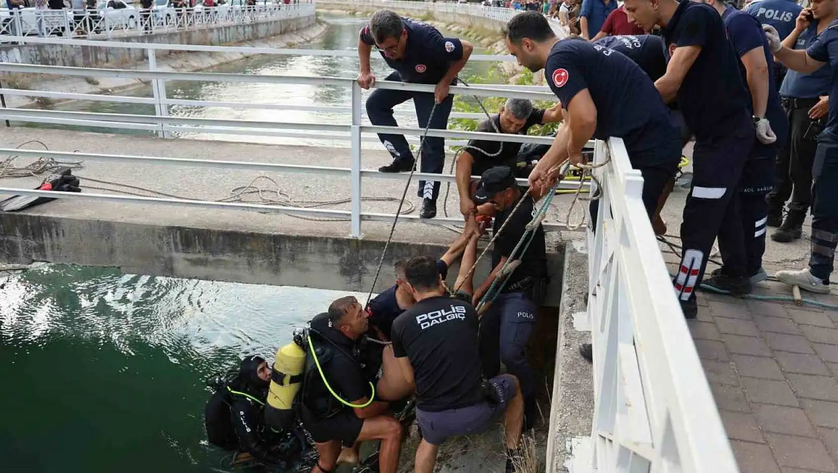 Serinlemek için girdiği su kanalı sonu oldu!