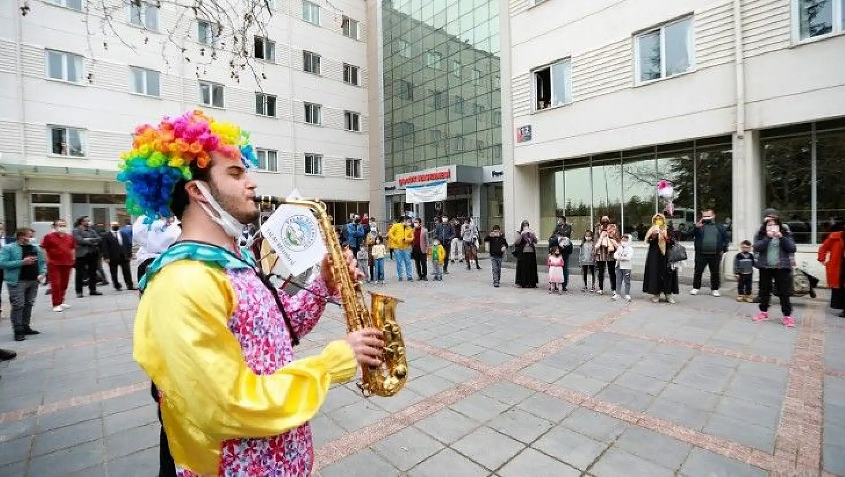 Talas maskot bando çocuklara moral oldu